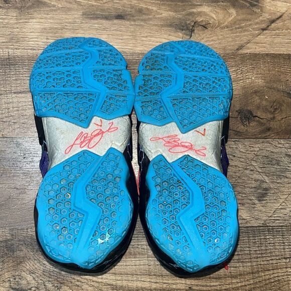 Nike Lebron XI 11 Summit Lakes Hornets Size 5.5Y - Picture 8 of 8